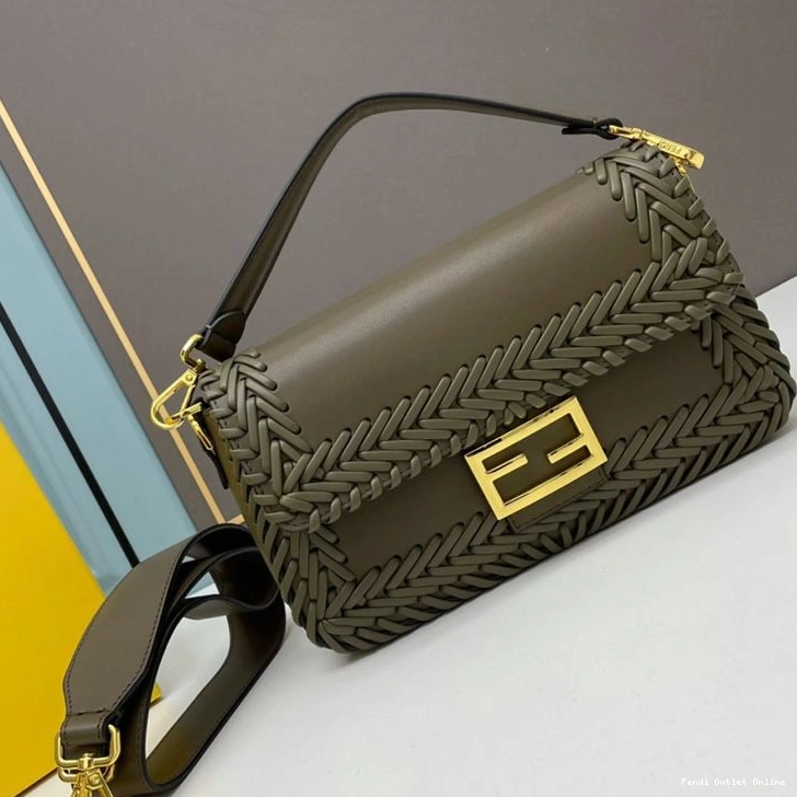 Leather In Green Bag Medium Baguette Stitching Fendi 0711